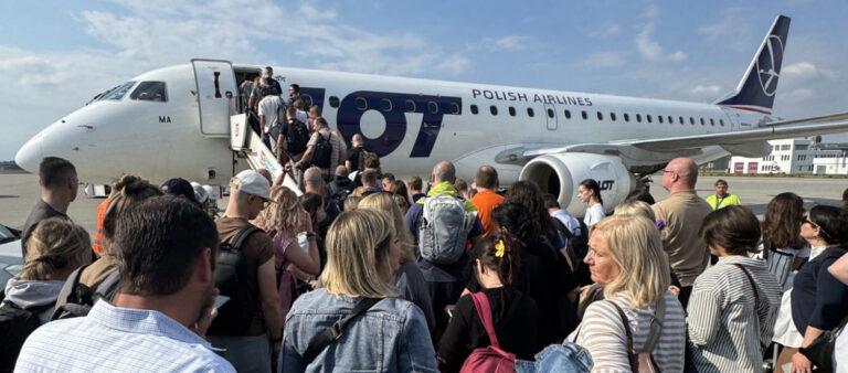 Gdzie szukać tanich lotów z Polski – na te pułapki musisz uważać!