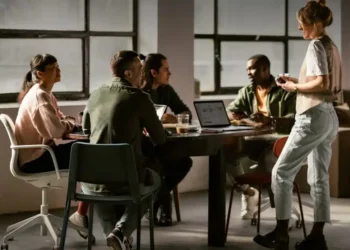 82% of employees tackle AI work on their own