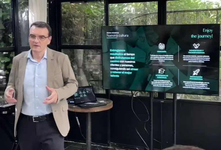 Tokiota proposes an AI connected and aligned to the business
