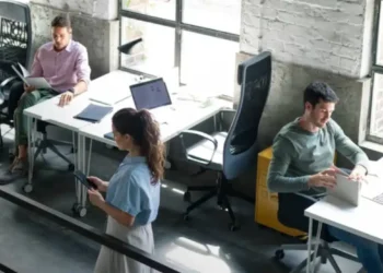 Flexible hybrid work in companies promoted by AI