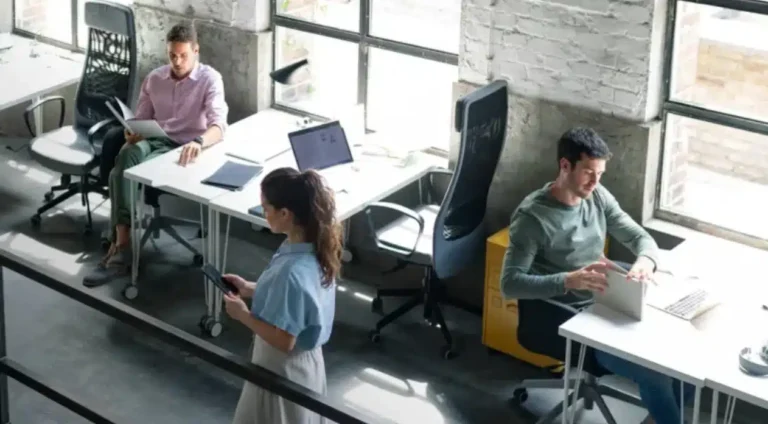 Flexible hybrid work in companies promoted by AI
